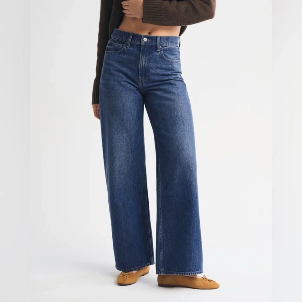 Abercrombie & Fitch The High Rise Wide Leg Jean Women’s Size 0/25 Short - Picture 2 of 7